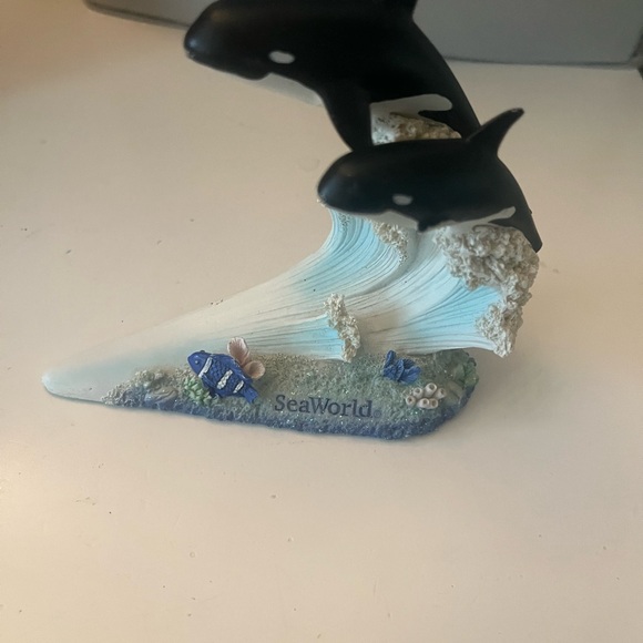 Beautiful dolphin from sea world collection . - Picture 2 of 3